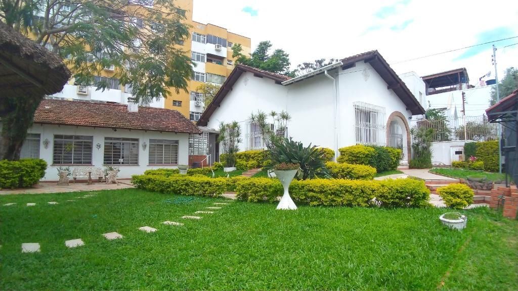 Casa à venda com 4 quartos, 300m² - Foto 1
