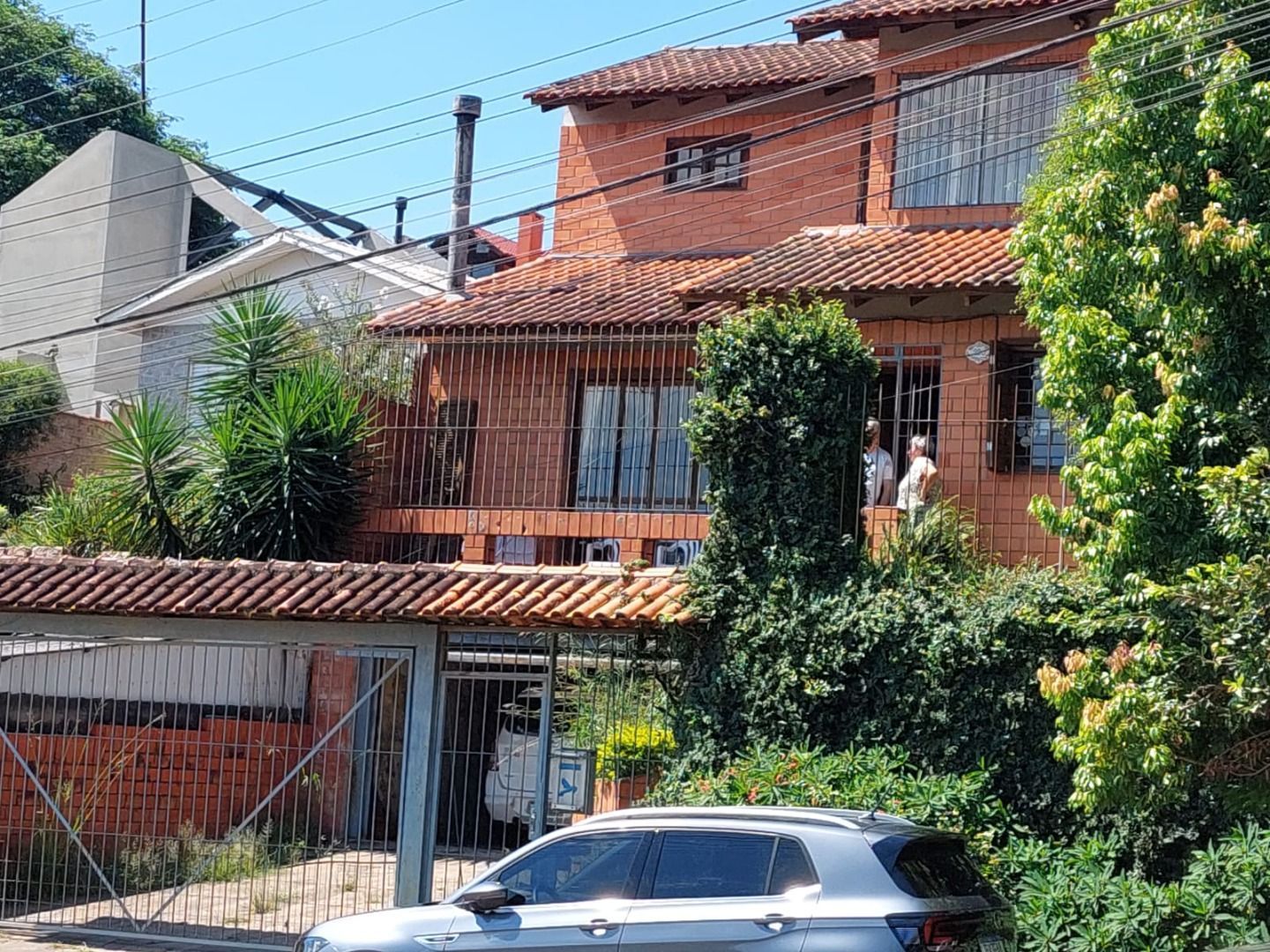 Casa à venda com 3 quartos, 250m² - Foto 1