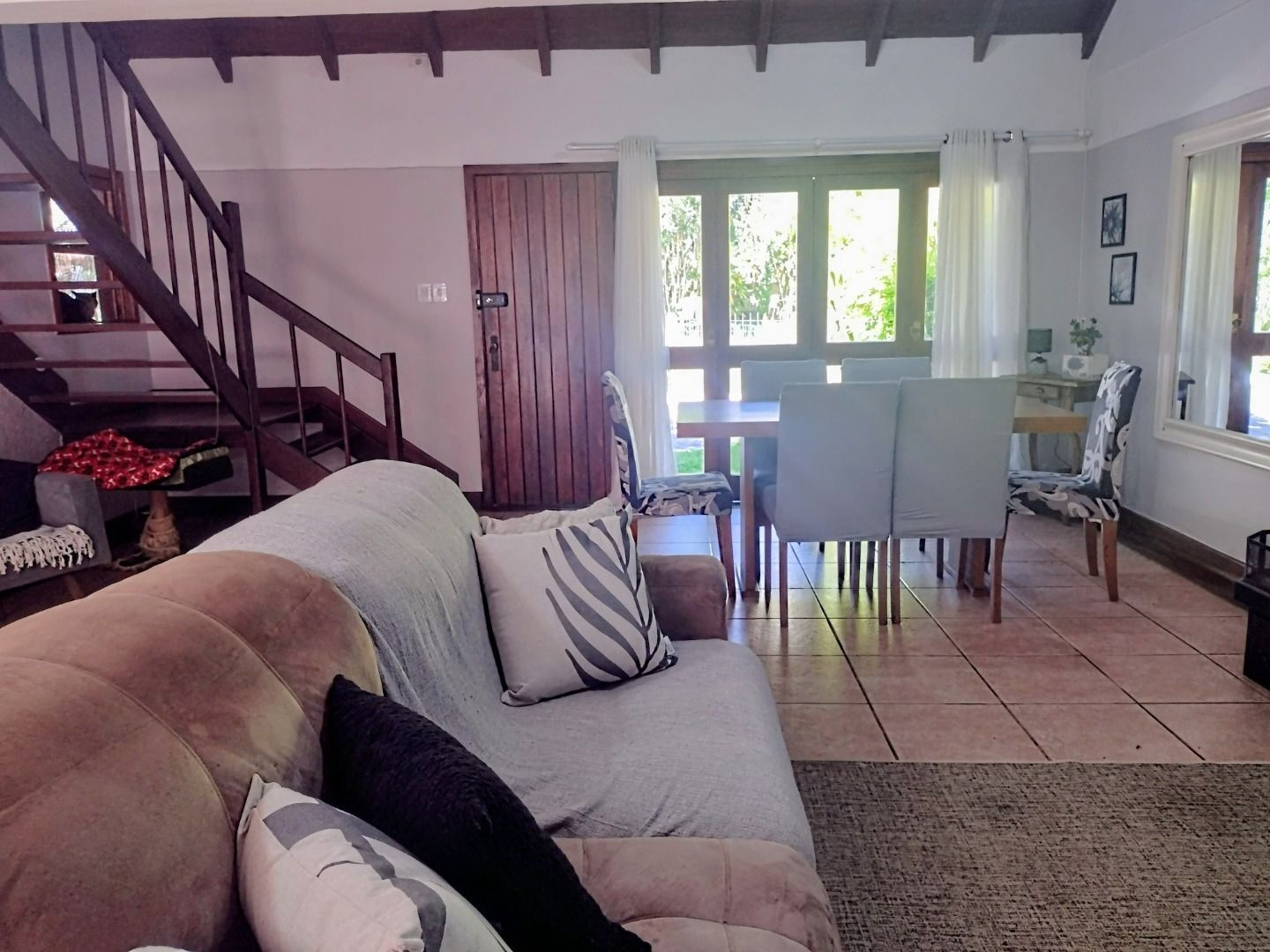 Casa à venda com 4 quartos, 221m² - Foto 1