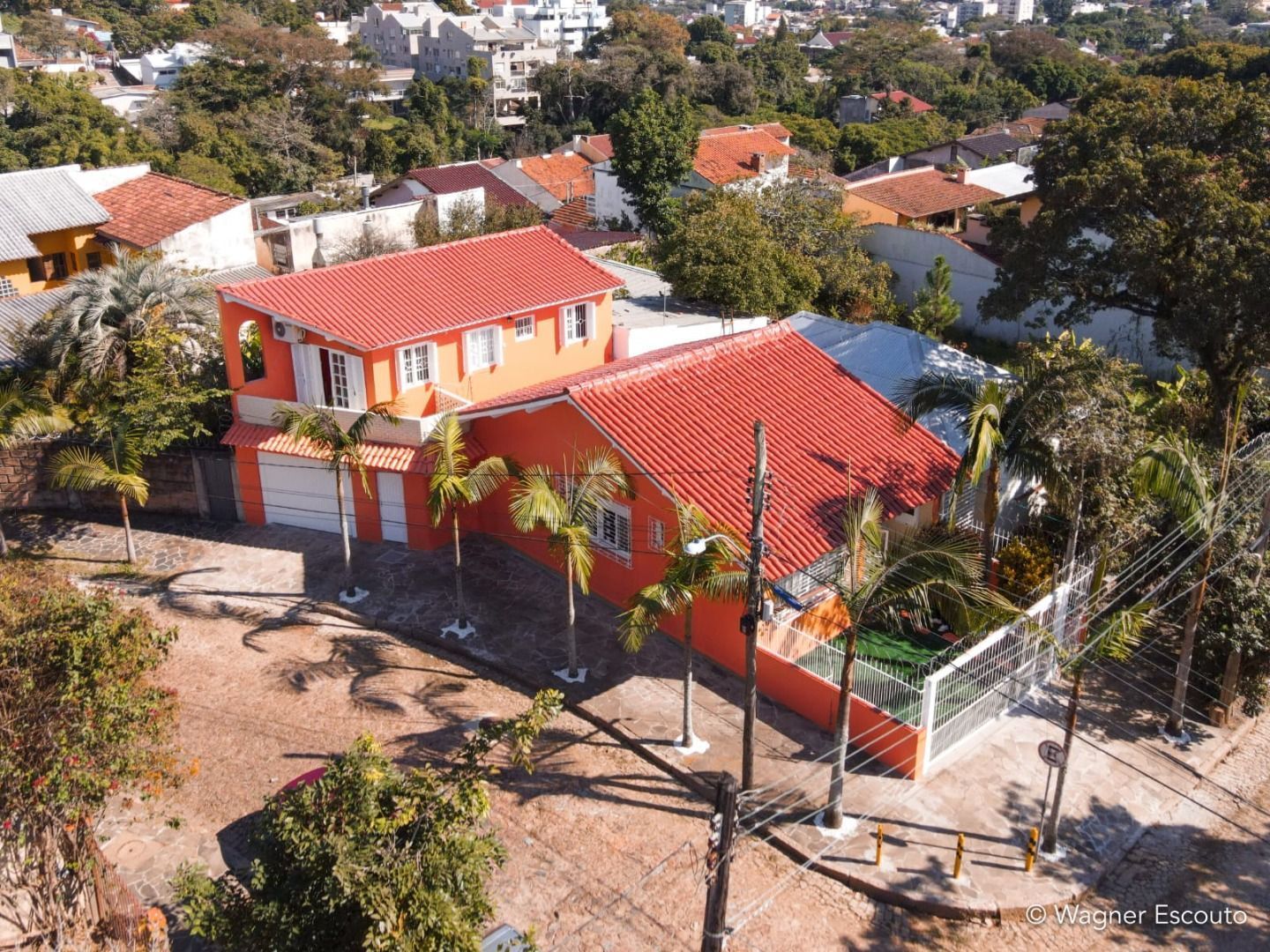 Casa à venda com 3 quartos, 197m² - Foto 1