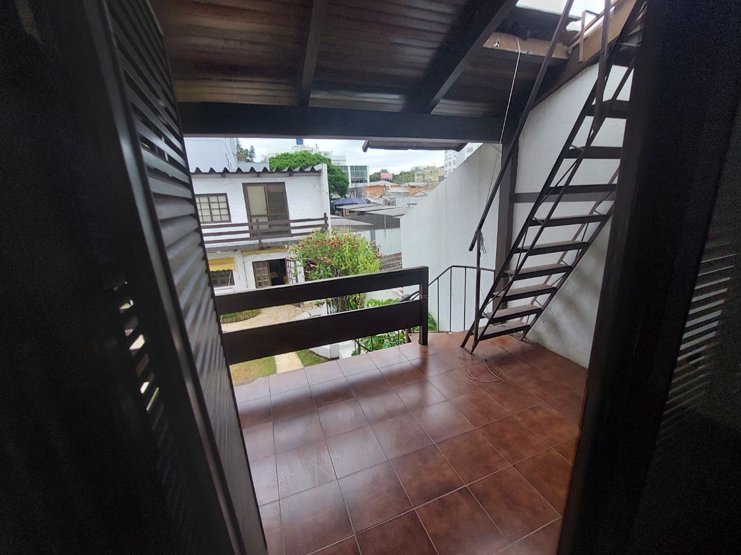 Casa para alugar com 5 quartos, 382m² - Foto 40
