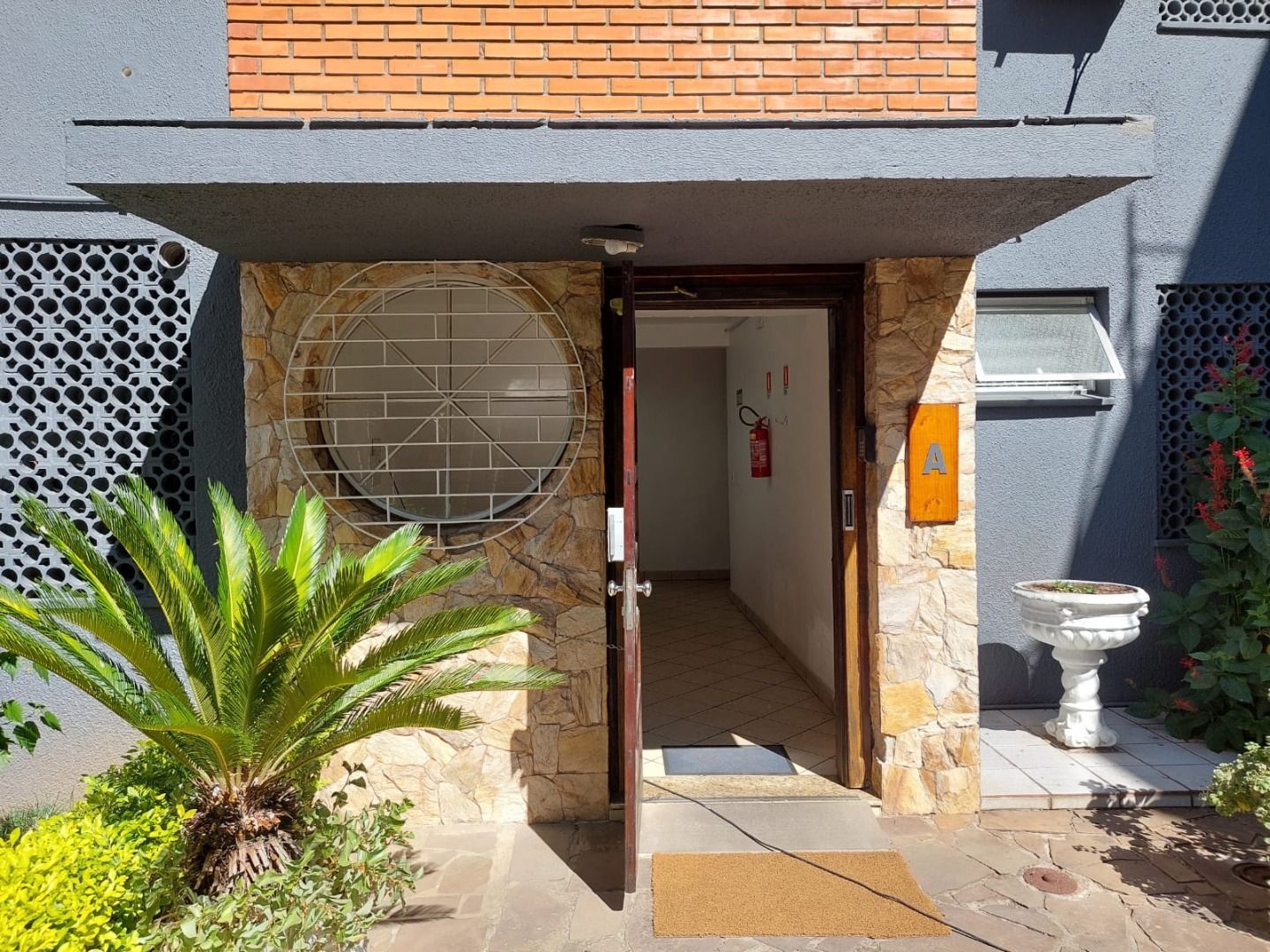 Apartamento à venda com 1 quarto, 42m² - Foto 2
