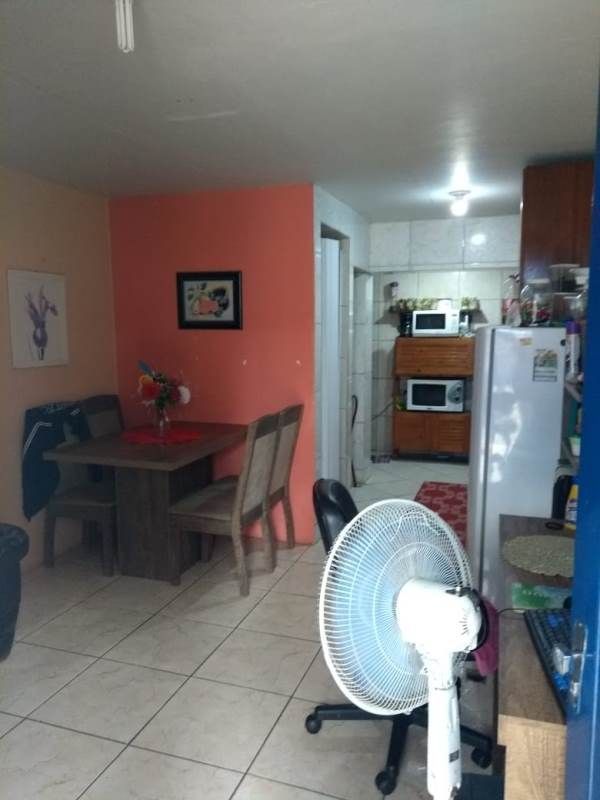 Casa à venda com 2 quartos, 70m² - Foto 2