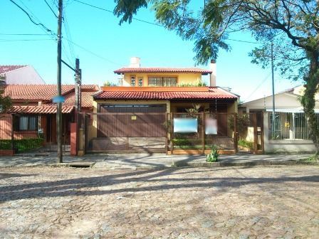 Casa à venda com 4 quartos, 200m² - Foto 1