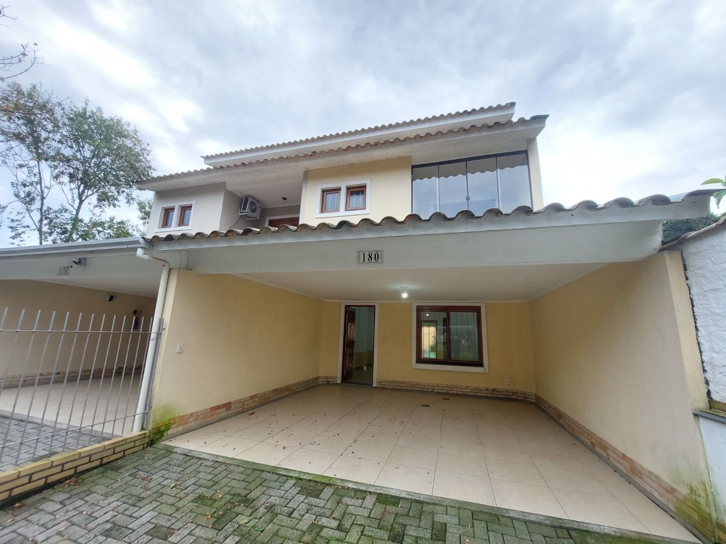 Casa para alugar com 3 quartos, 182m² - Foto 1