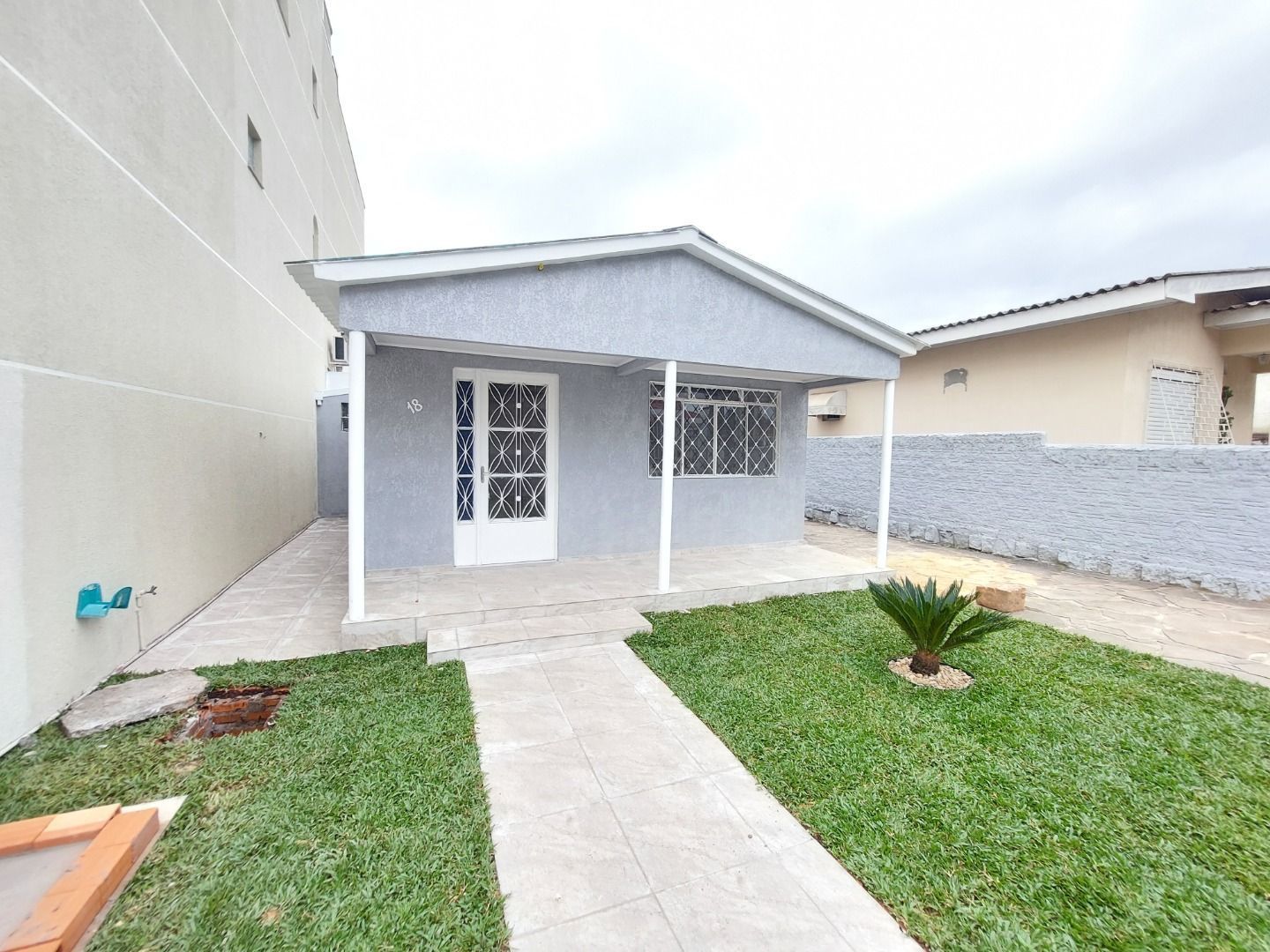 Casa à venda e aluguel com 3 quartos, 93m² - Foto 1