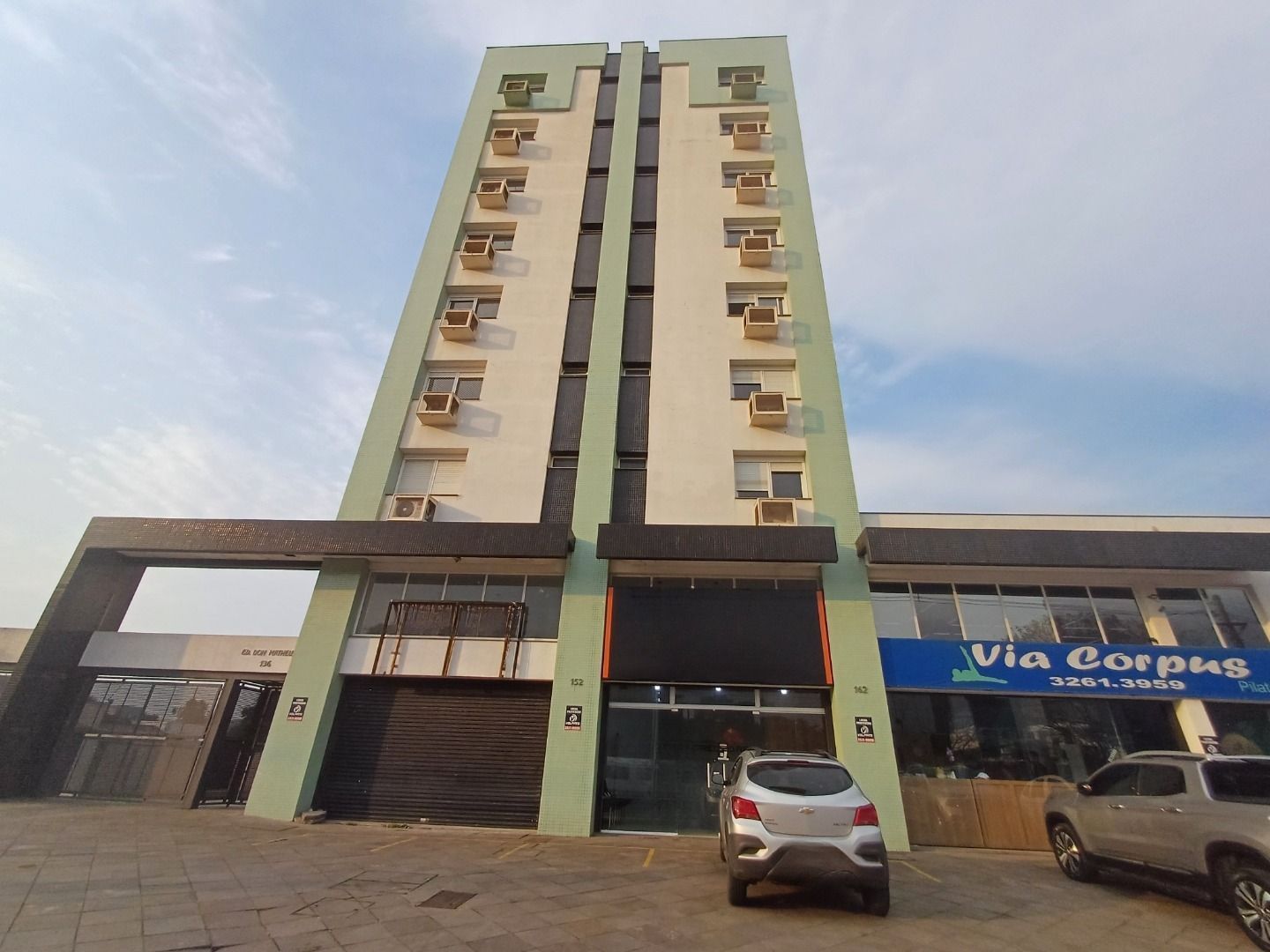Apartamento à venda com 2 quartos, 67m² - Foto 2