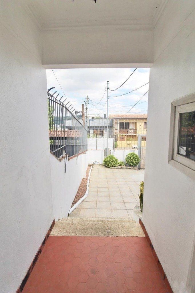 Casa à venda com 3 quartos, 120m² - Foto 2