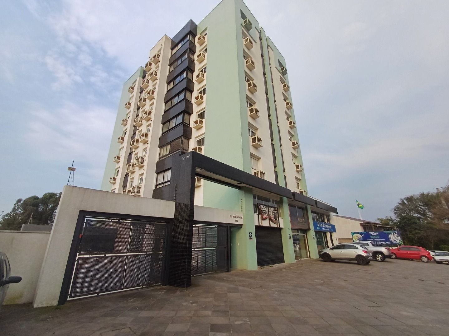 Apartamento à venda com 2 quartos, 67m² - Foto 1
