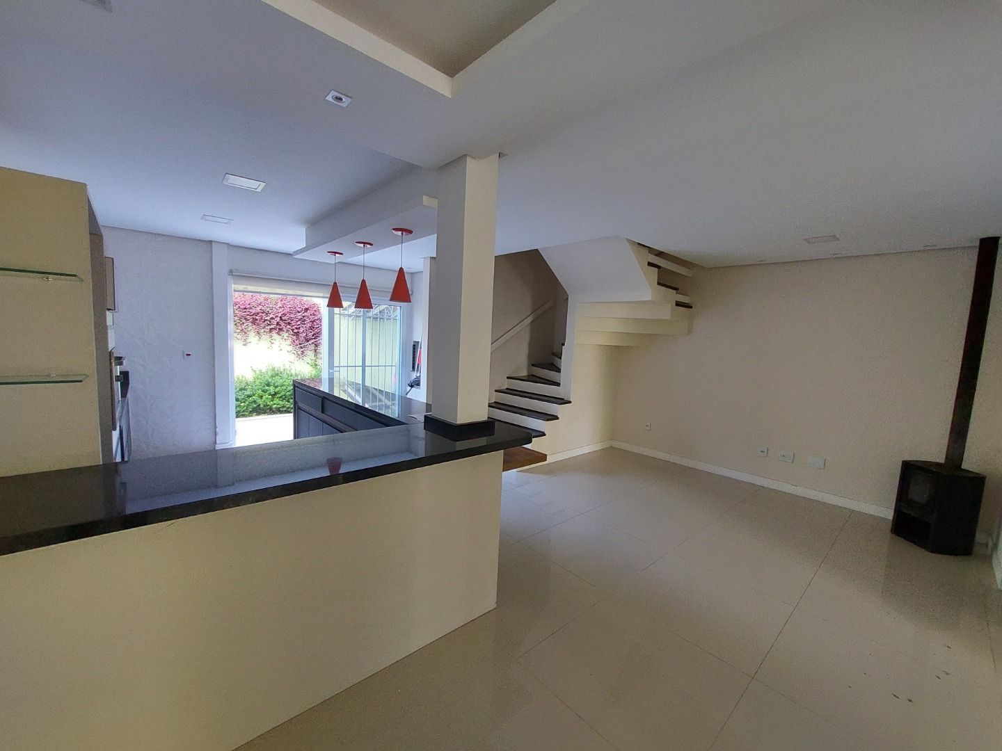 Casa para alugar com 3 quartos, 210m² - Foto 4