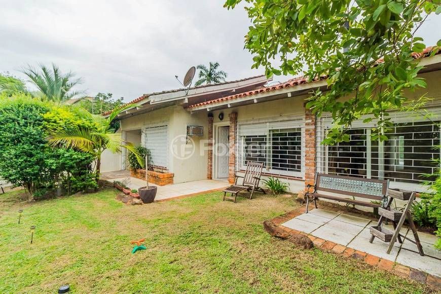 Casa à venda com 3 quartos, 220m² - Foto 1