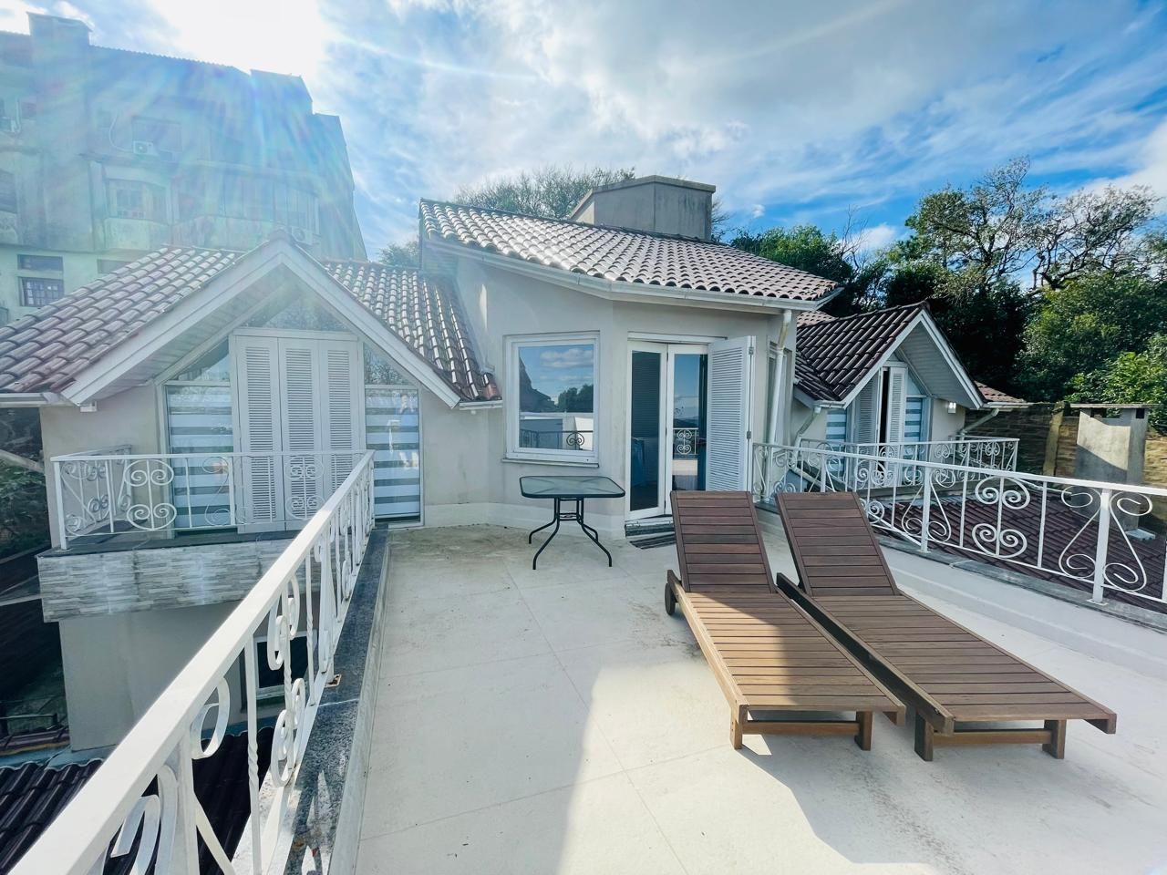 Casa à venda com 3 quartos, 226m² - Foto 2