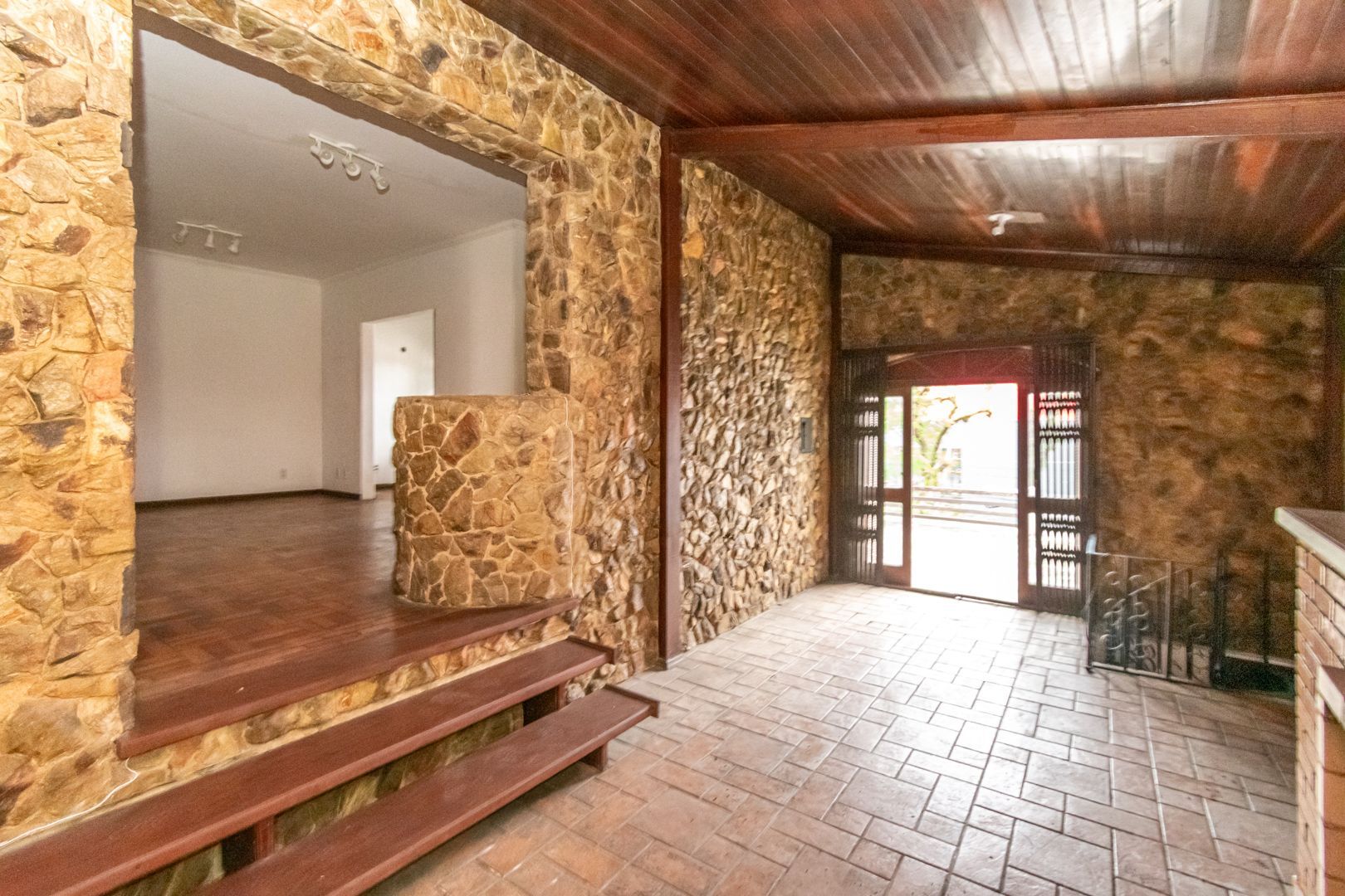 Loja-Salão para alugar com 3 quartos, 204m² - Foto 2