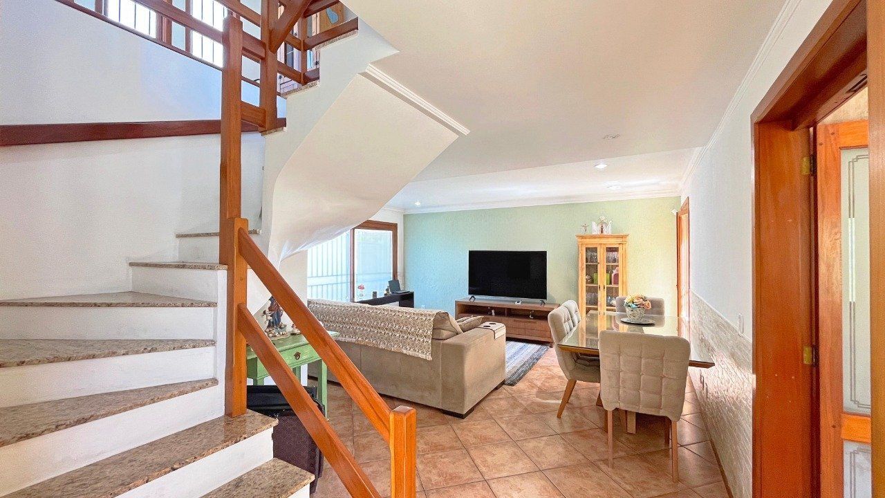 Casa à venda com 6 quartos, 344m² - Foto 2