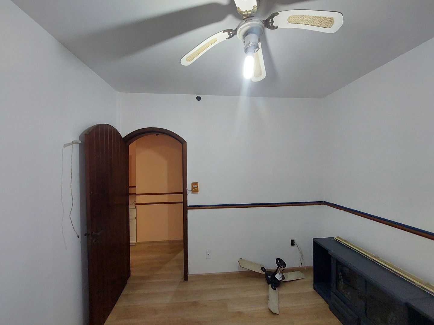 Casa para alugar com 5 quartos, 382m² - Foto 25