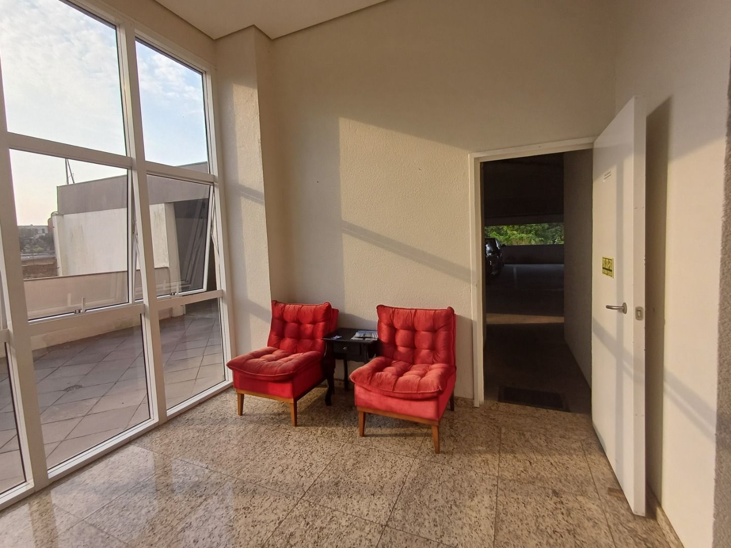 Apartamento à venda com 2 quartos, 67m² - Foto 5