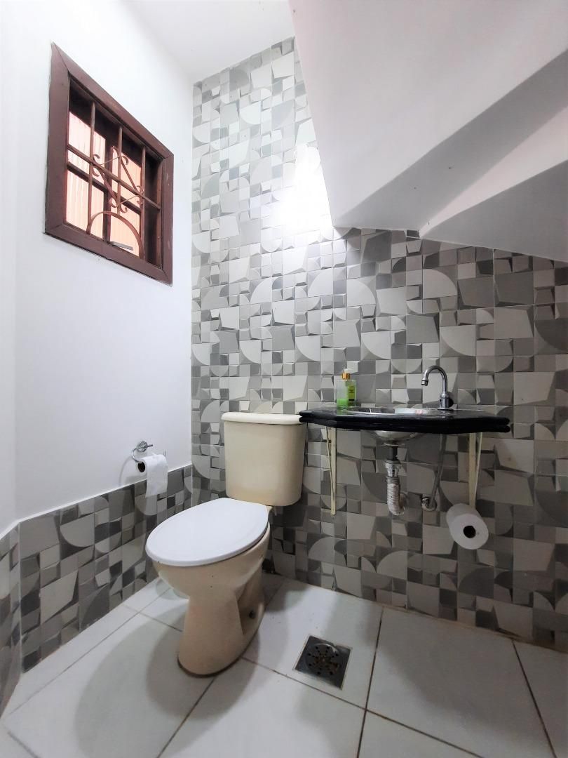 Casa à venda com 3 quartos, 214m² - Foto 4
