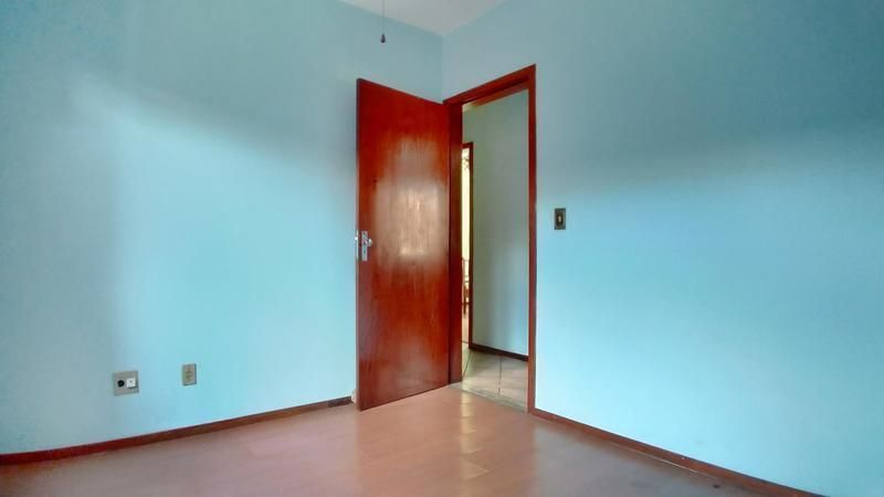 Casa à venda com 4 quartos, 200m² - Foto 15