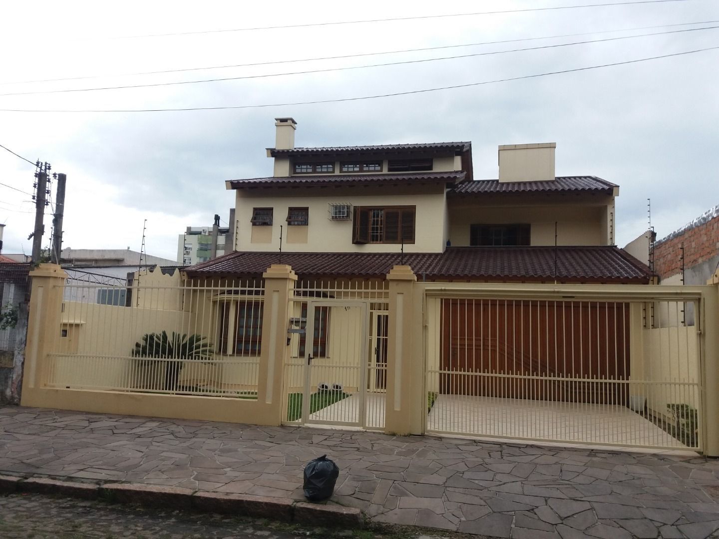 Casa, 4 quartos, 328 m² - Foto 1