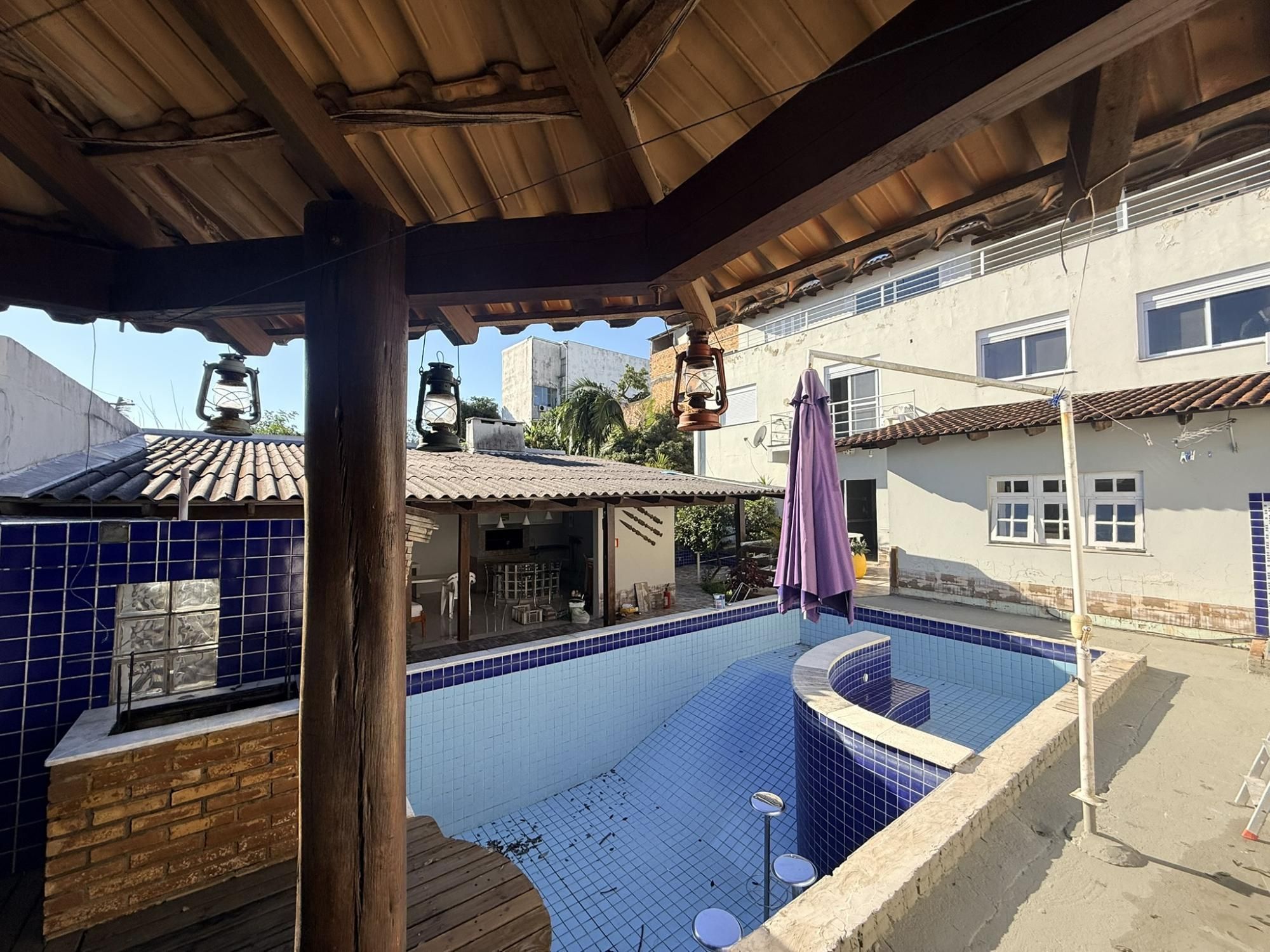Casa, 5 quartos, 178 m² - Foto 1