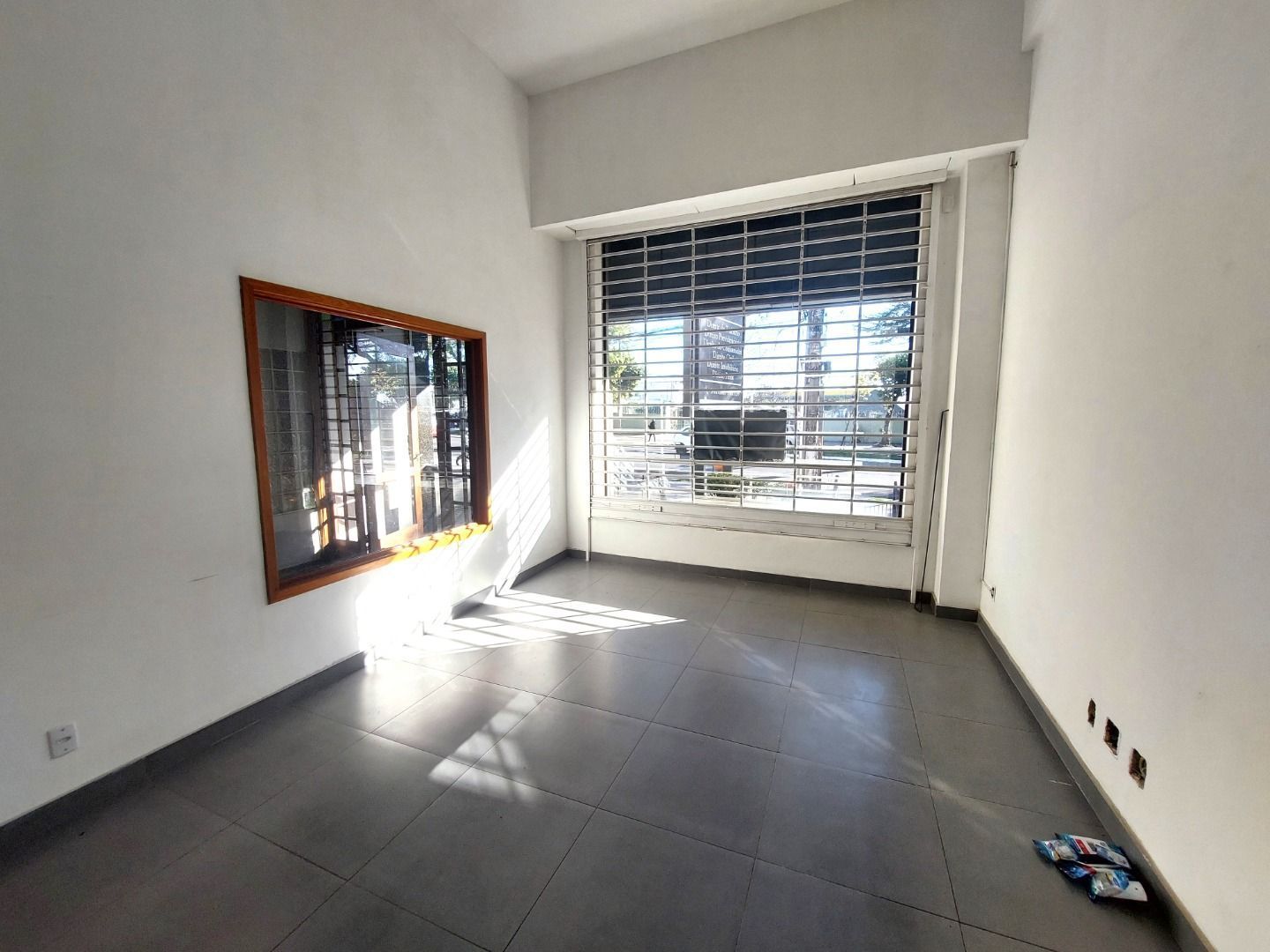 Loja-Salão para alugar, 75m² - Foto 2