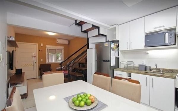 Casa à venda com 4 quartos, 98m² - Foto 2