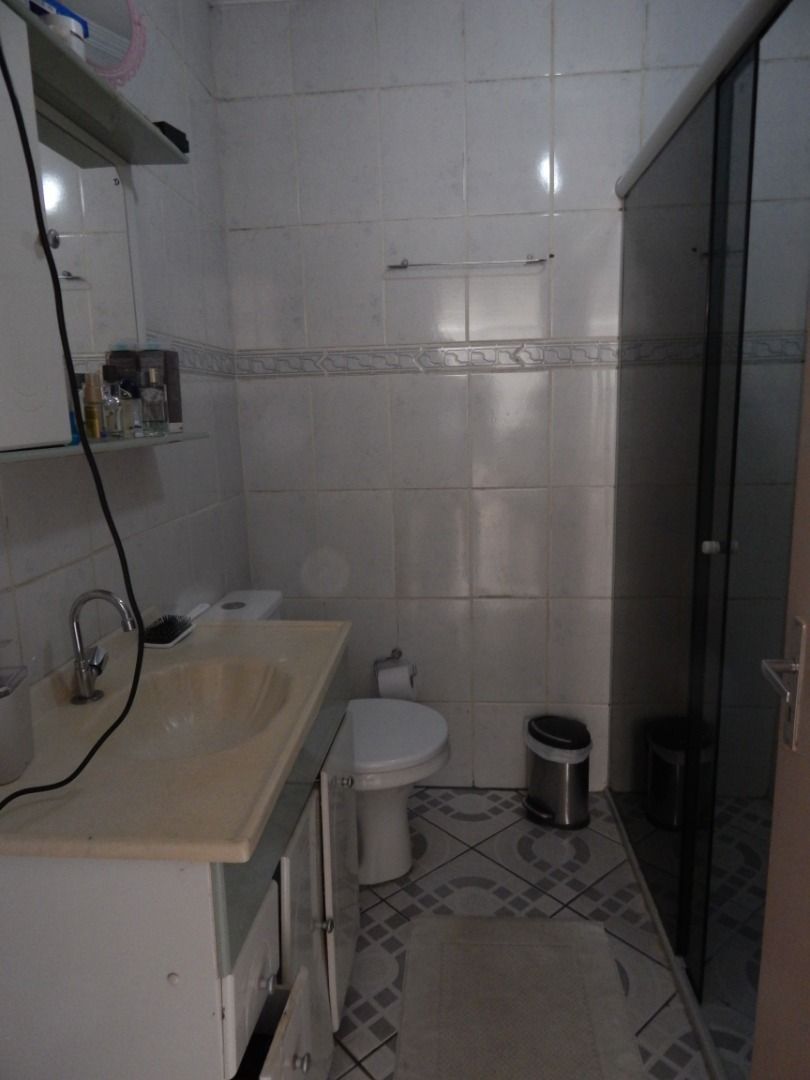 Casa à venda com 4 quartos, 215m² - Foto 14
