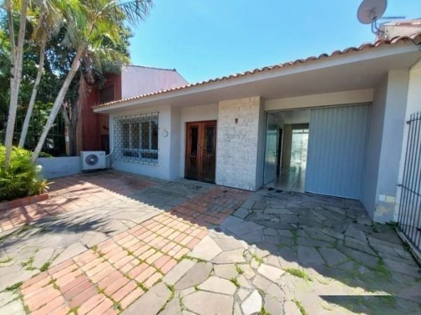 Casa à venda com 3 quartos, 150m² - Foto 1
