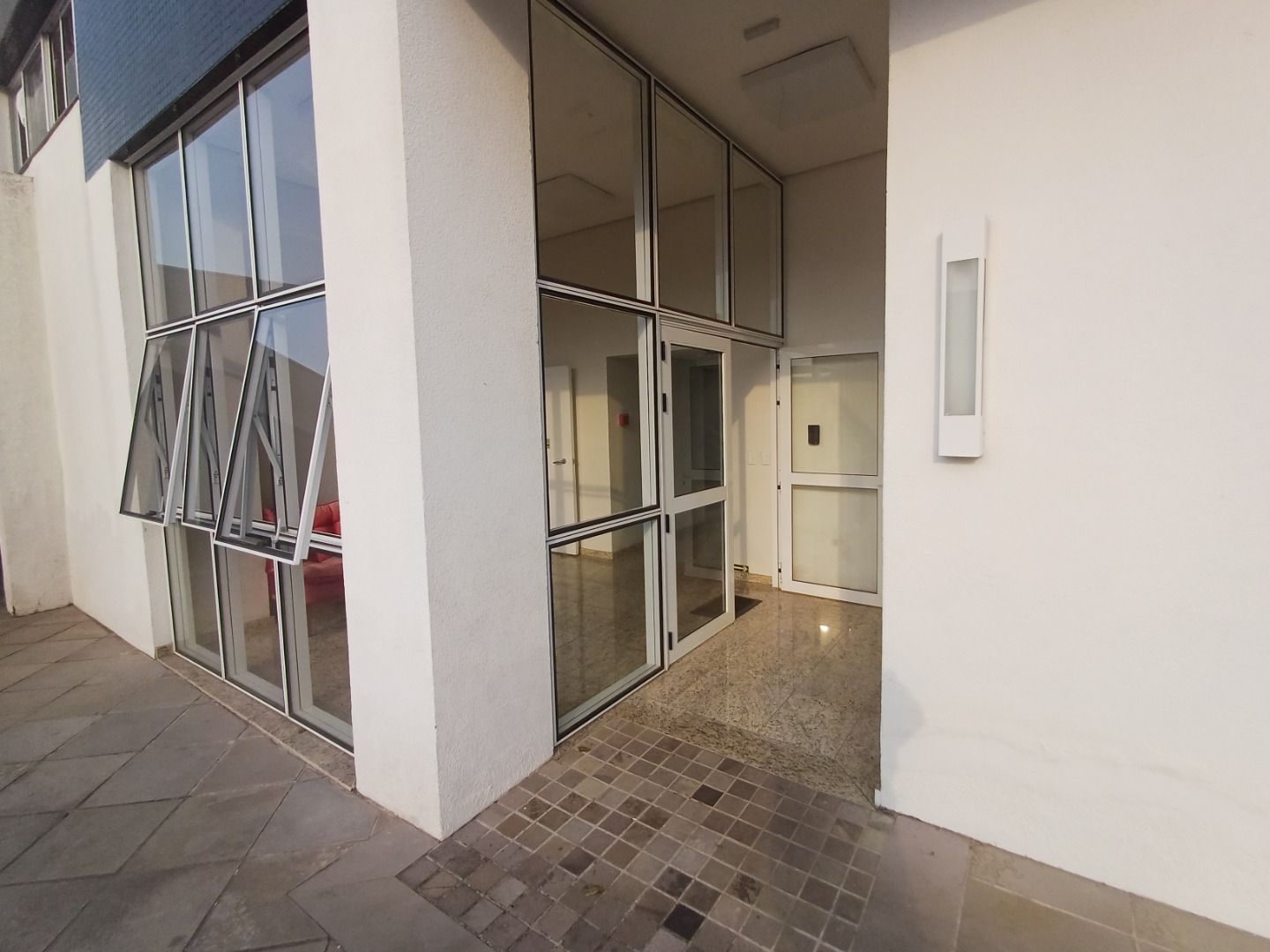 Apartamento à venda com 2 quartos, 67m² - Foto 4