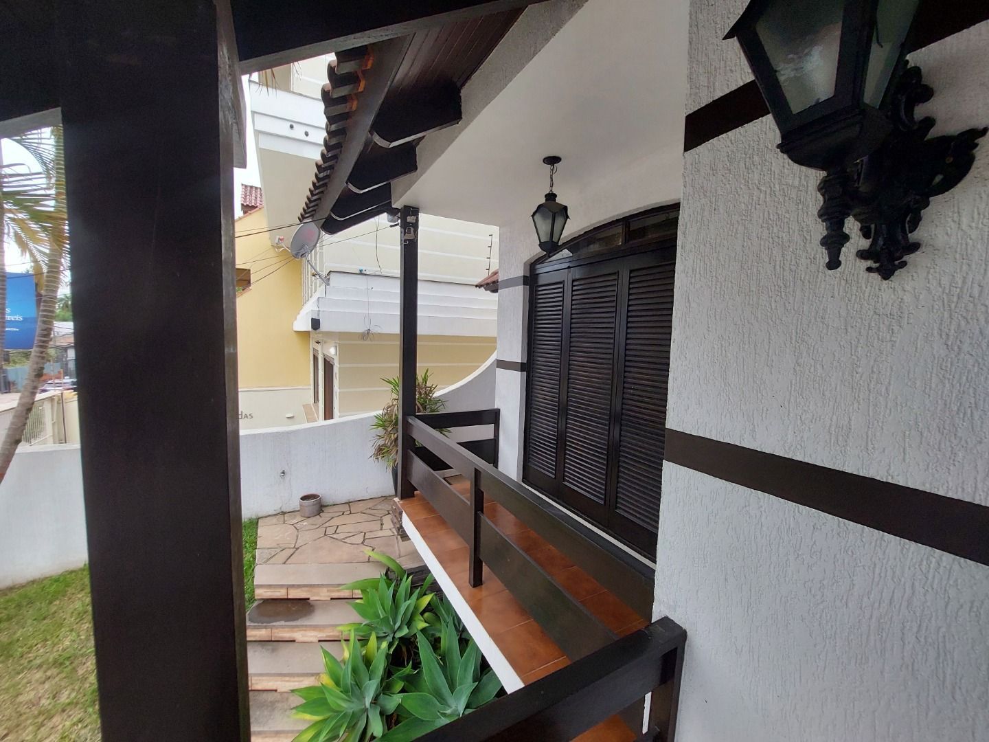 Casa para alugar com 5 quartos, 382m² - Foto 8