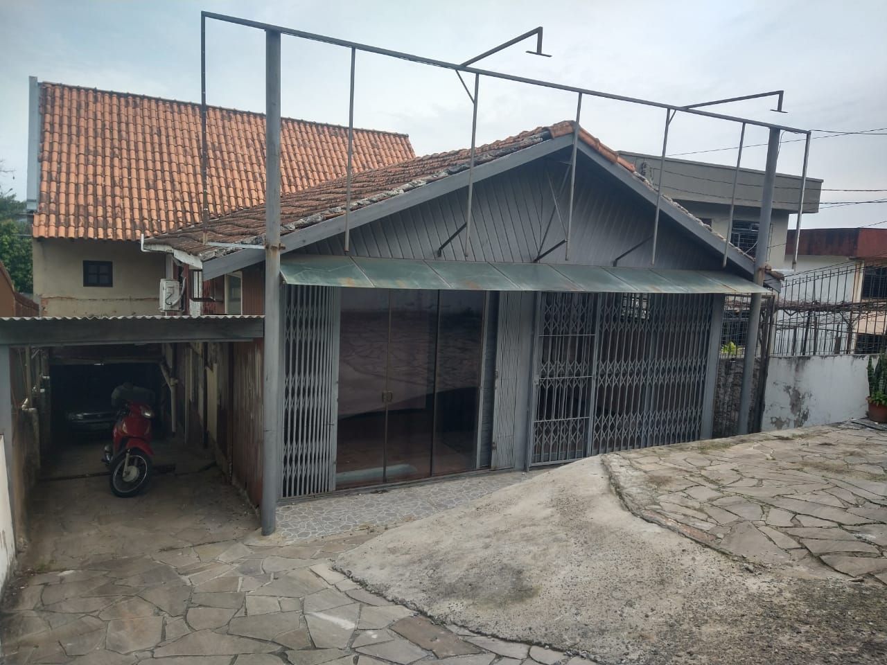 Casa à venda com 5 quartos, 350m² - Foto 1
