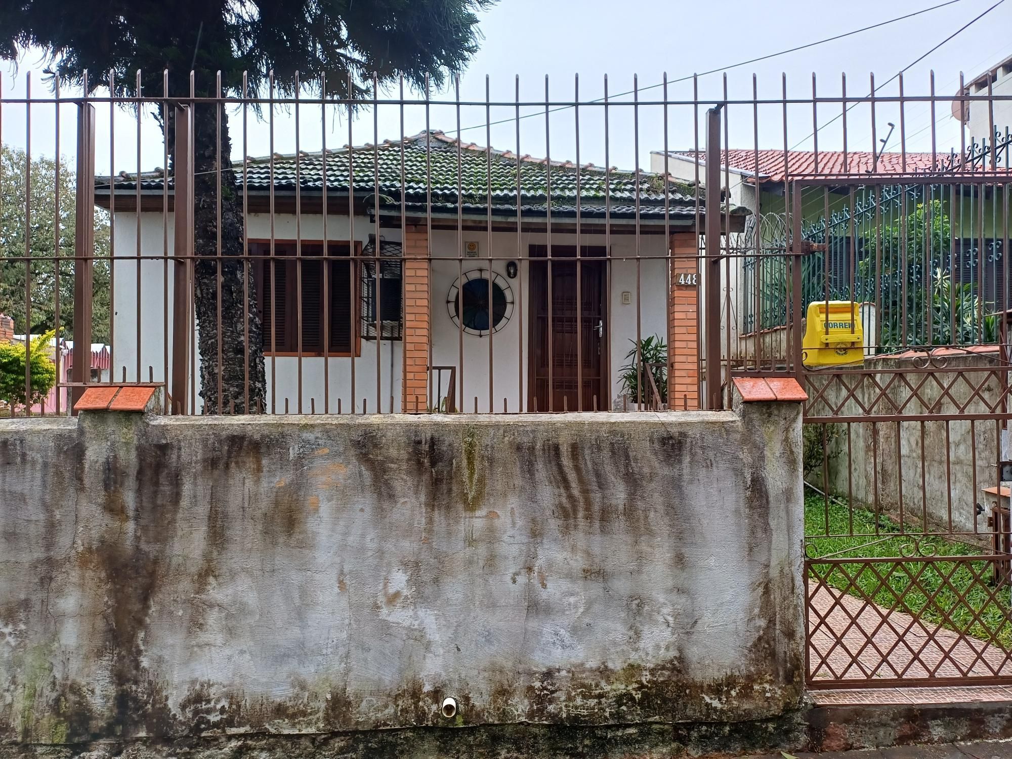 Casa à venda com 3 quartos, 114m² - Foto 1