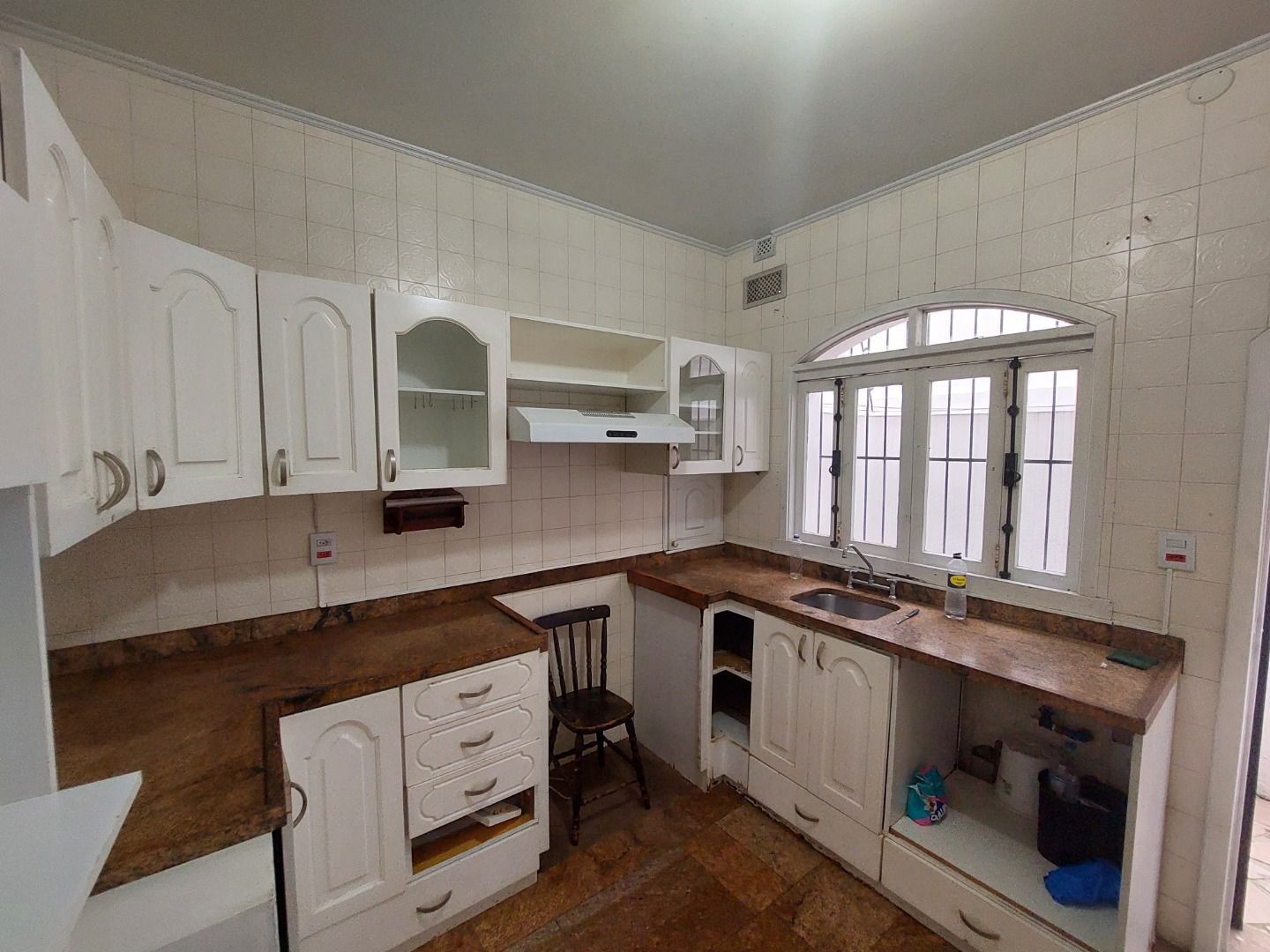 Casa para alugar com 5 quartos, 382m² - Foto 14