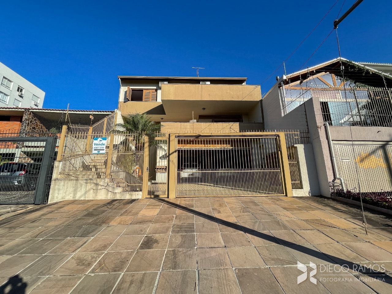 Casa à venda com 4 quartos, 389m² - Foto 1