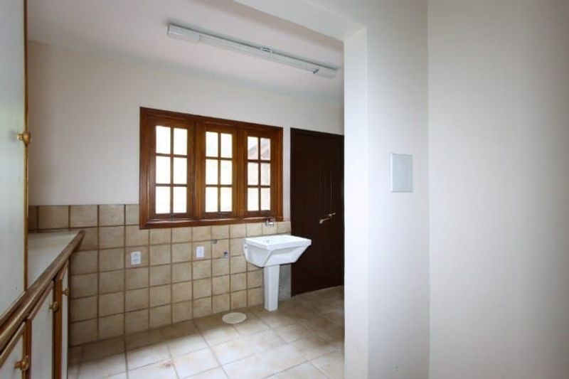 Casa para alugar com 3 quartos, 495m² - Foto 13