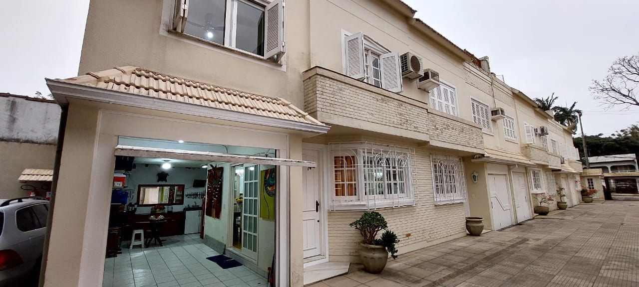 Casa à venda com 3 quartos, 180m² - Foto 1
