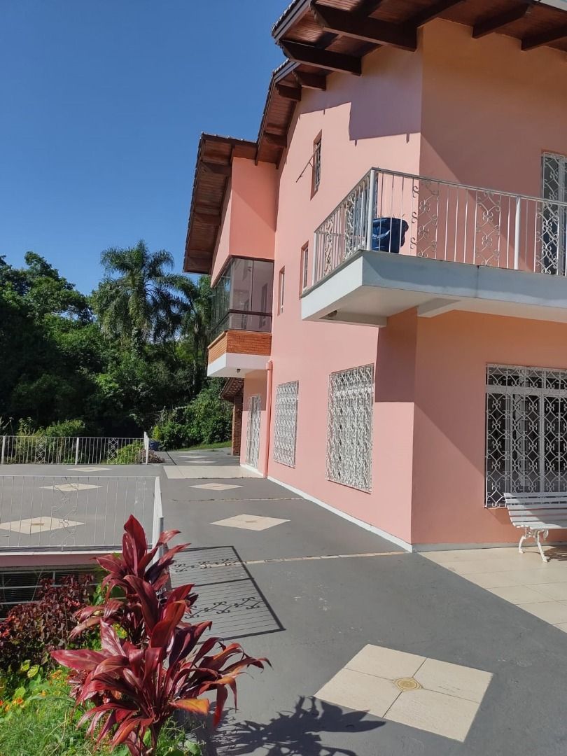 Casa, 4 quartos, 329 m² - Foto 1