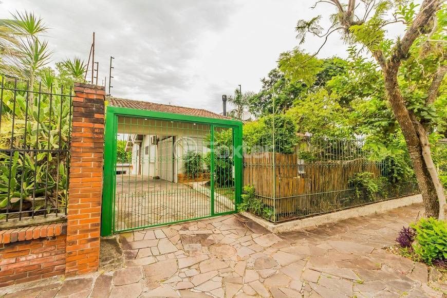 Casa à venda com 3 quartos, 220m² - Foto 2