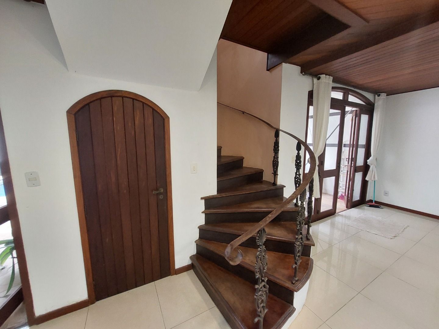 Casa para alugar com 5 quartos, 382m² - Foto 19