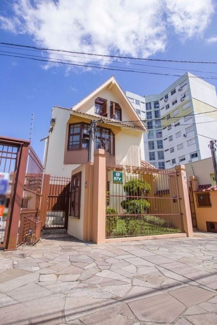 Casa à venda com 4 quartos, 290m² - Foto 1
