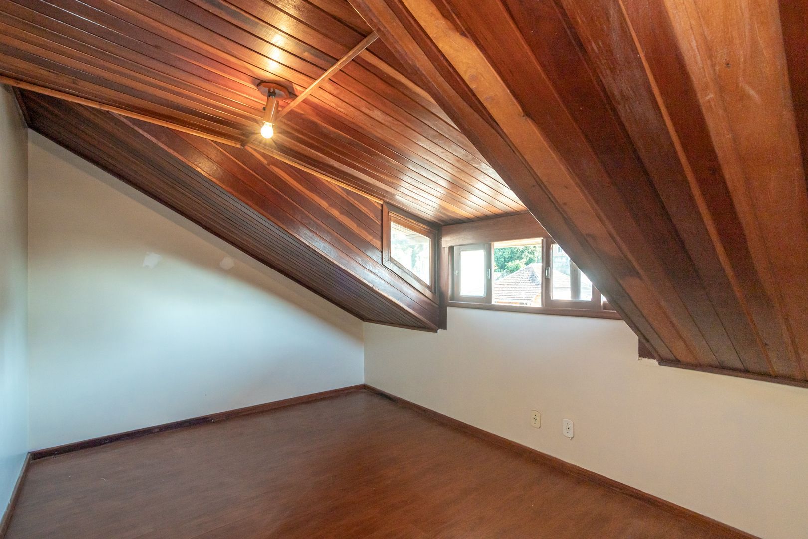 Casa para alugar com 4 quartos, 196m² - Foto 30