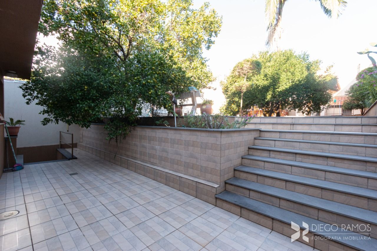 Casa à venda com 4 quartos, 389m² - Foto 2