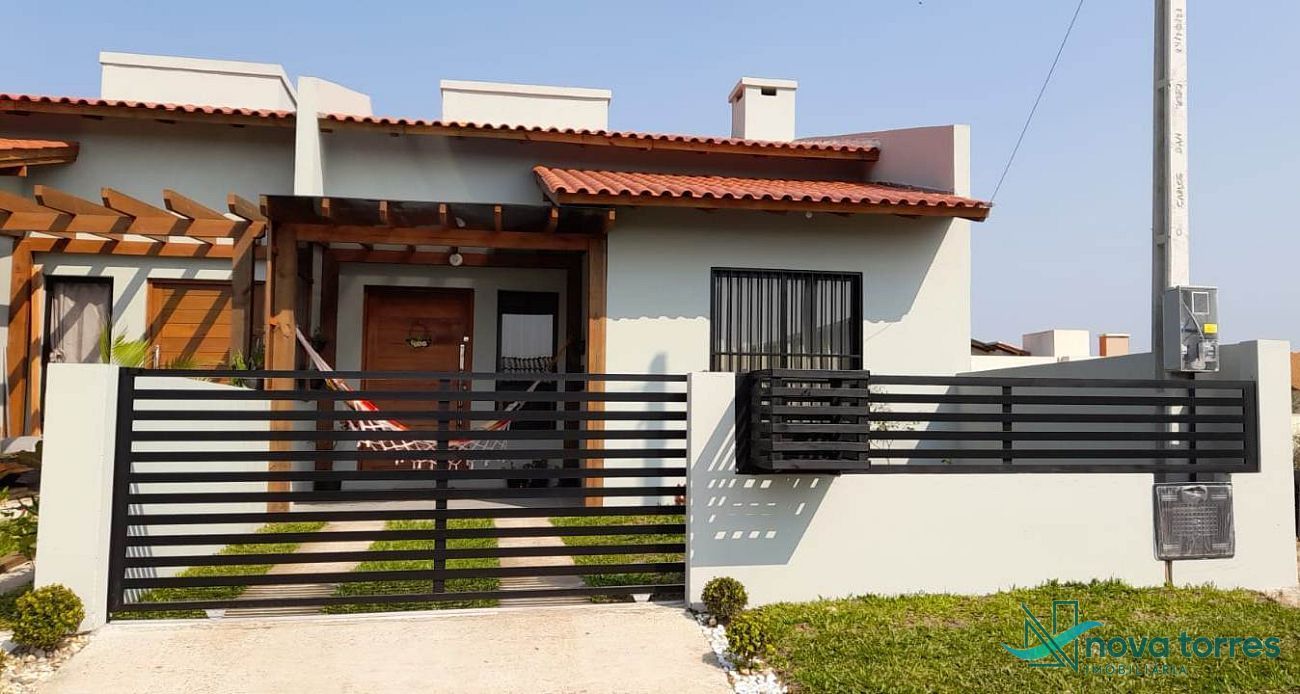 Casa com 2 dormitórios na Praia Azul, em Passo de Torres - SC