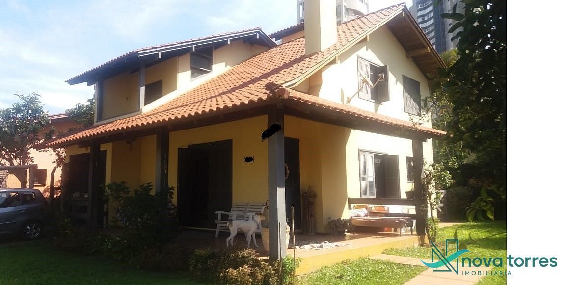 Casa com 3 dormitórios na Praia Grande de Torres-RS