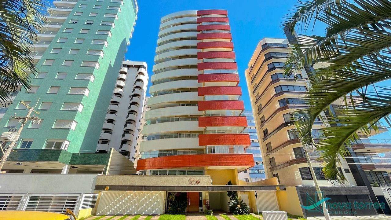 Apartamento com 4 dormitórios no Centro em Torres-RS
