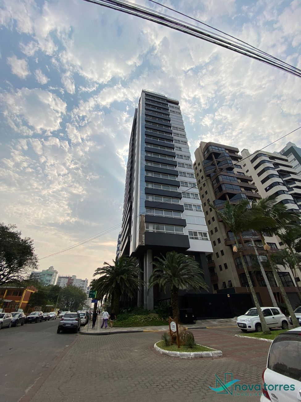 Apartamento com 3 suítes no Centro de Torres-RS
