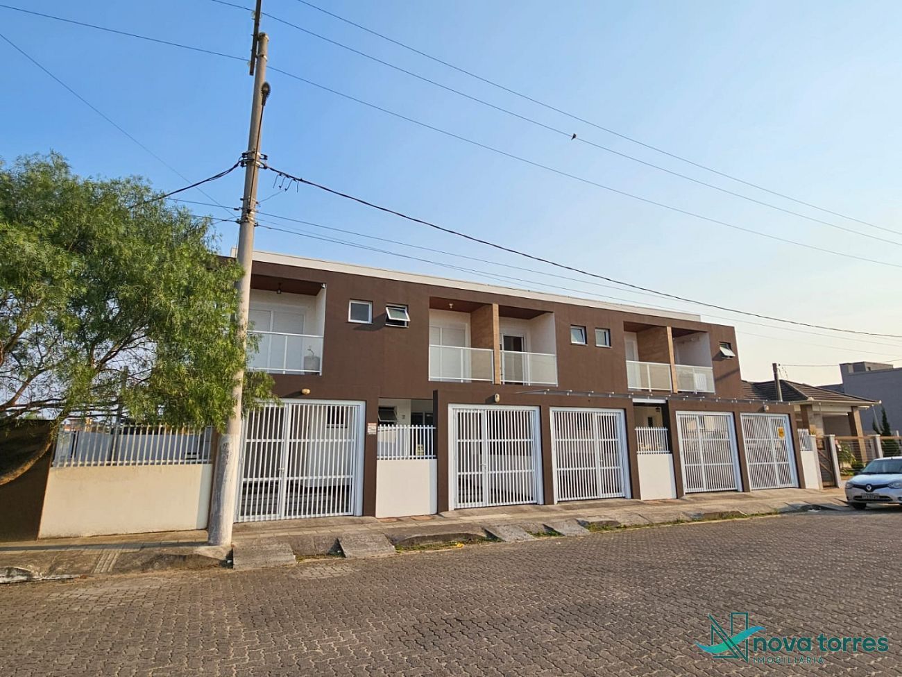 Apartamento com 2 dormitórios no bairro Igra Sul em Torres-RS