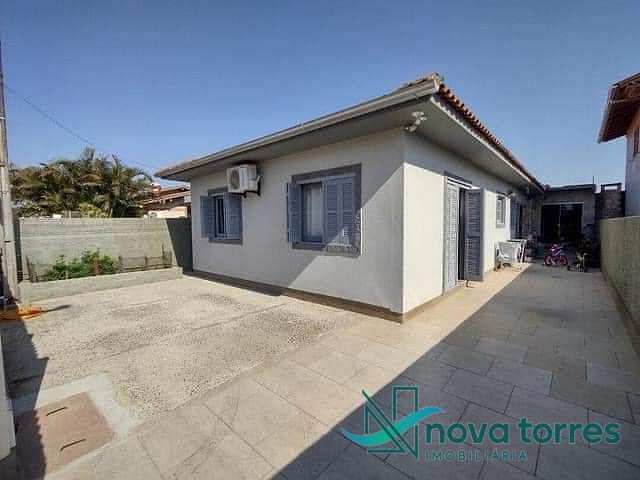 Casa com 5 dormitórios no bairro Igra Sul em Torres-RS