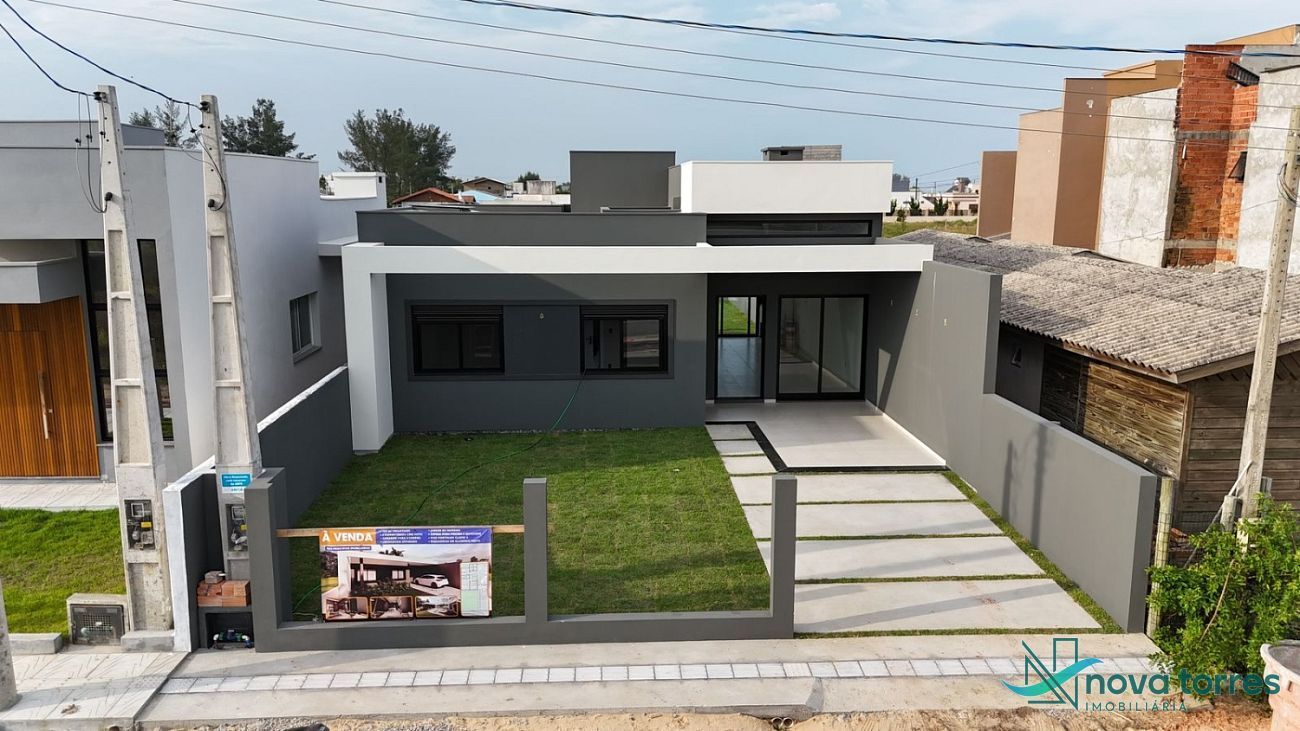 Casa com 3 dormitórios no bairro Caravelle em Passo de Torres - SC