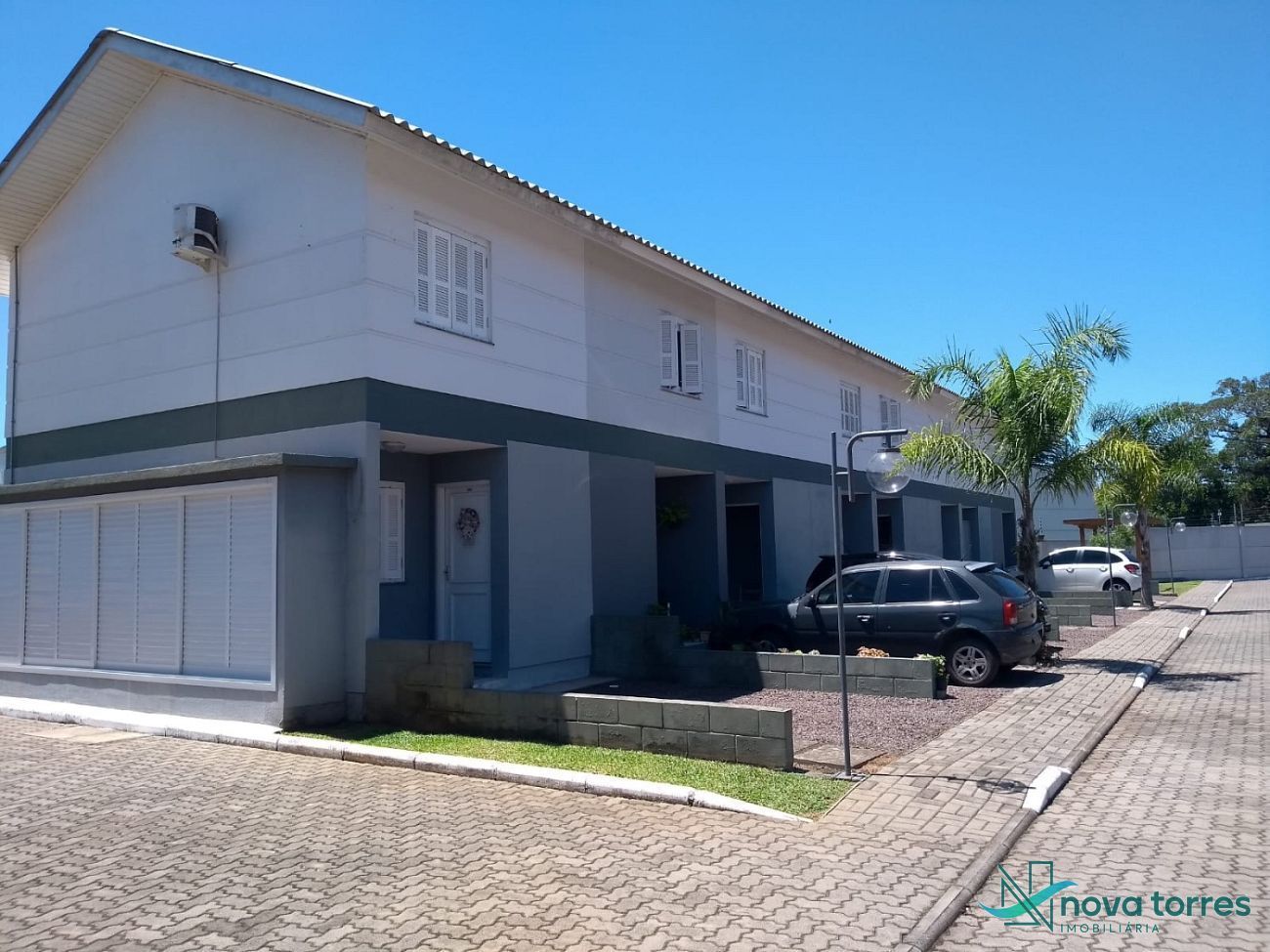 Casa em Condomínio com 2 Dormitórios no Bairro Centenário em Torres